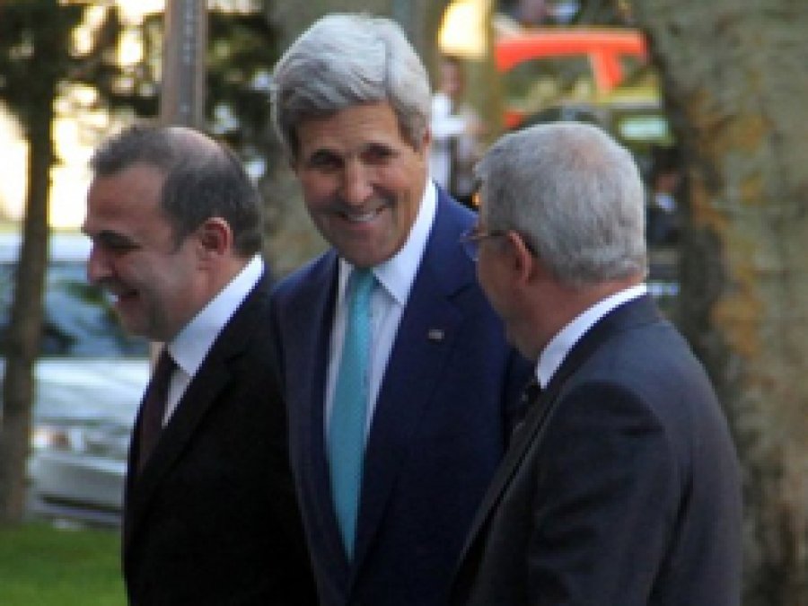 Davutoğlu, ABD Dışişleri Bakanı Kerry ile Görüştü