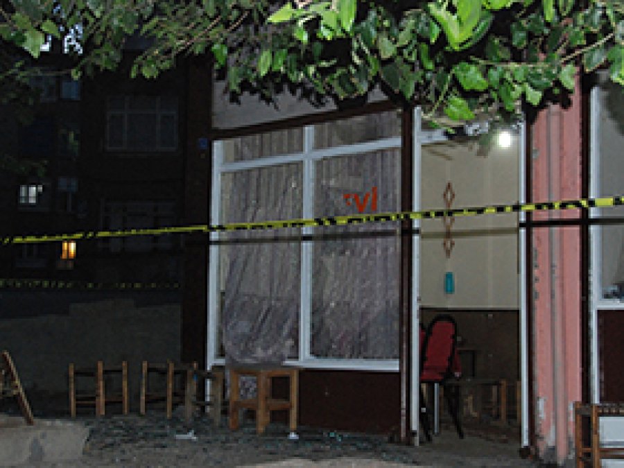 Çay Ocağına Ses Bombası Atıldı: 2 Yaralı 