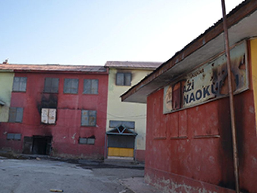Yüksekova'da 2 Okul Yakıldı