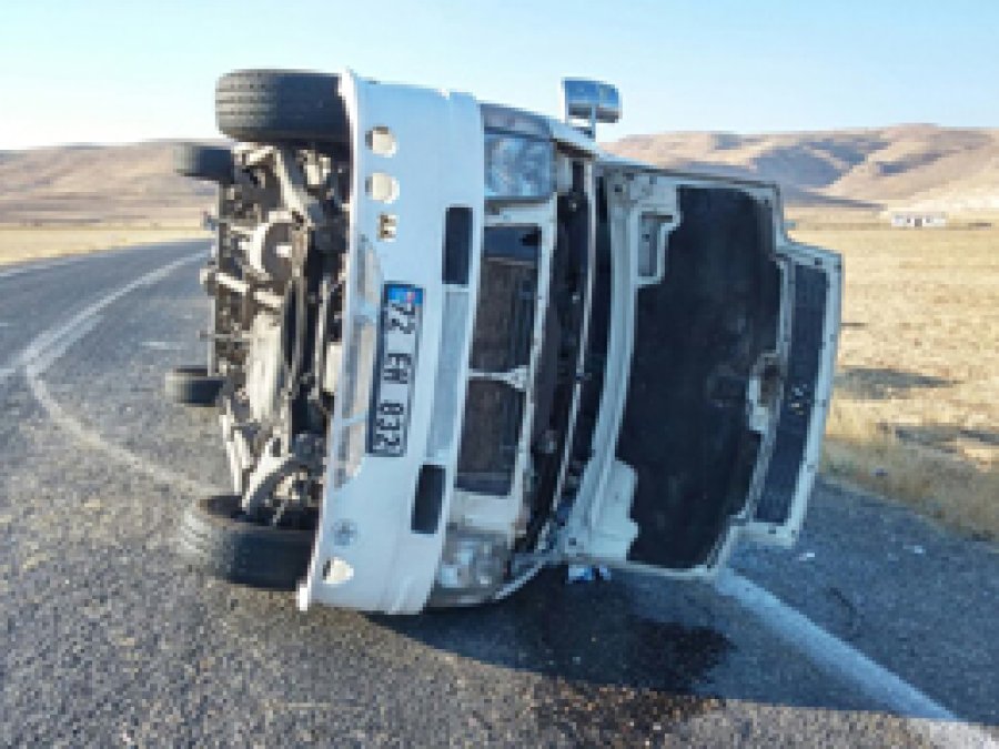 Yolcu Minibüsü Kaza Yaptı: 10 Yaralı 