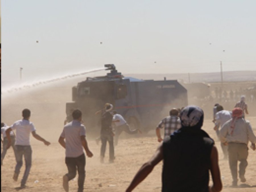 Kobani Sınırında Bekleyen Gruba Müdahale