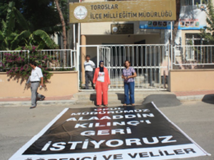 Öğrenci Velilerinden Pankartlı Eylem 