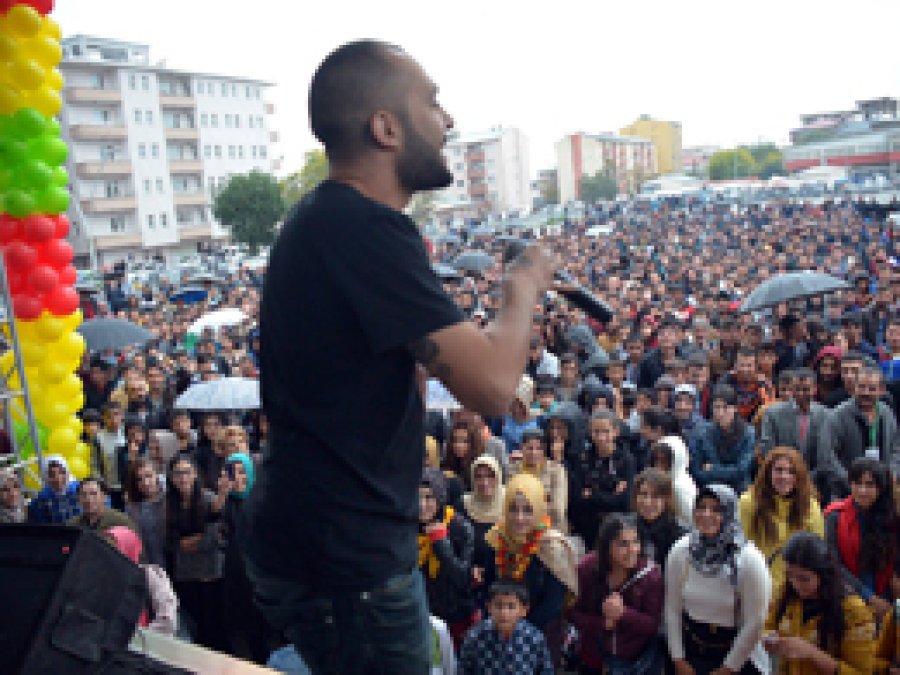 Kürtler Zulüm Altındayken Çılgınca Eğlendiler