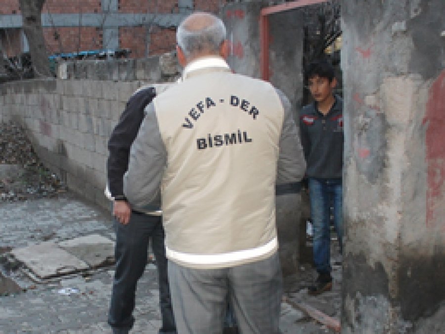 Vefa-Der 2015'in ilk yardımlarını dağıttı