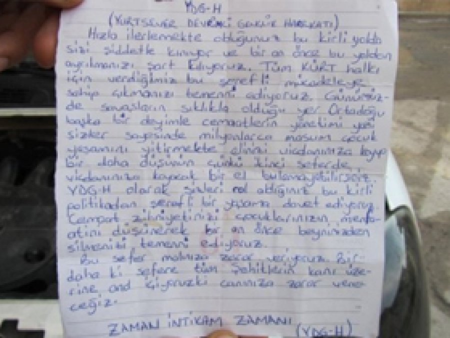 PKK arabasını yakıp tehdit notu bıraktı