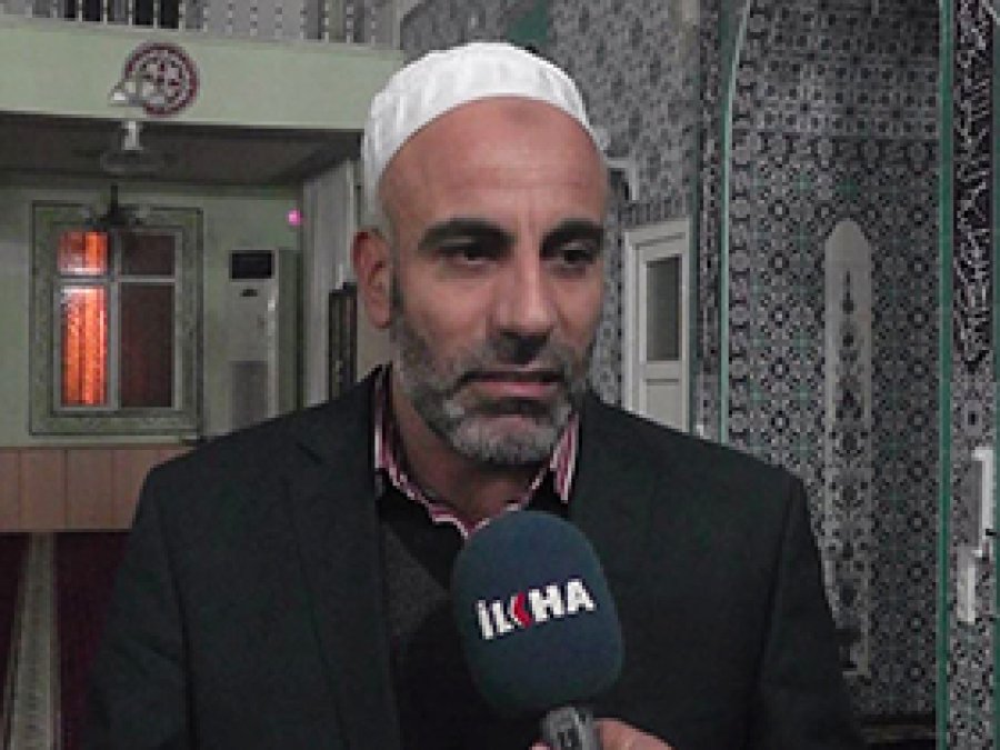 Ezana saygısızlık yapıp İmam'a sataştılar
