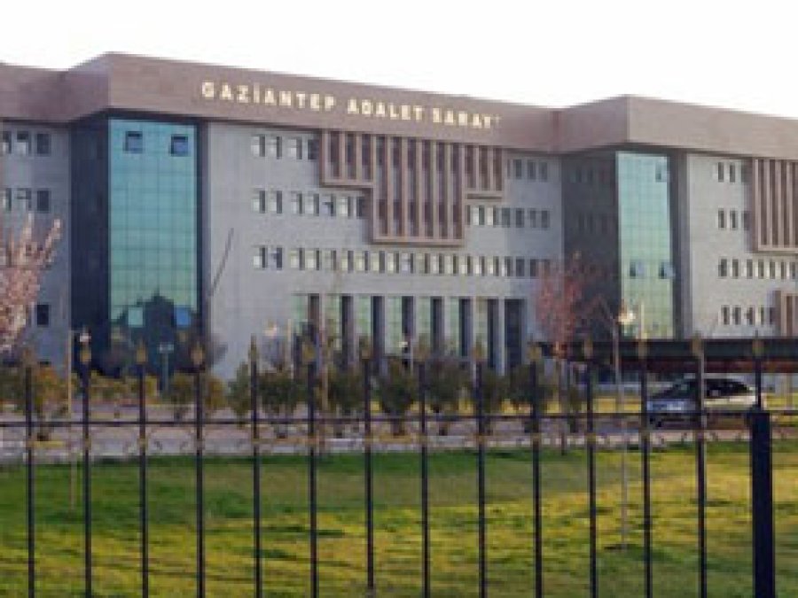 Gözaltındaki polisler adliyeye sevk edildi