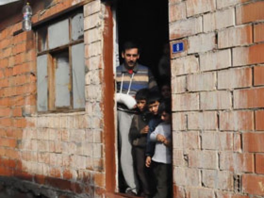 Mülteciler kış şartların büyük zorluklar yaşıyor