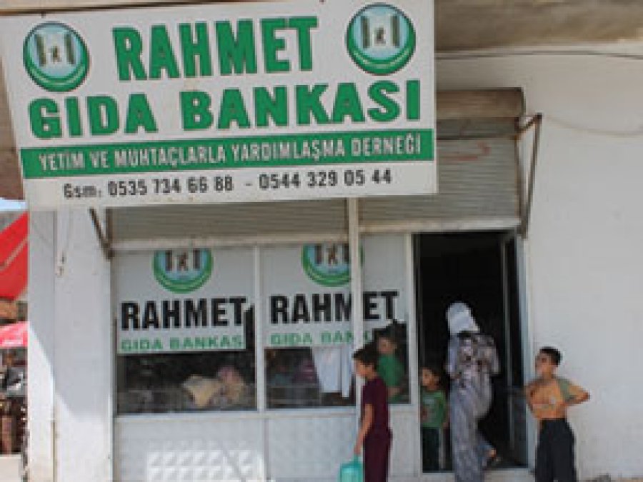 Rahmet Gıda Bankası 871 aileyi sevindirdi