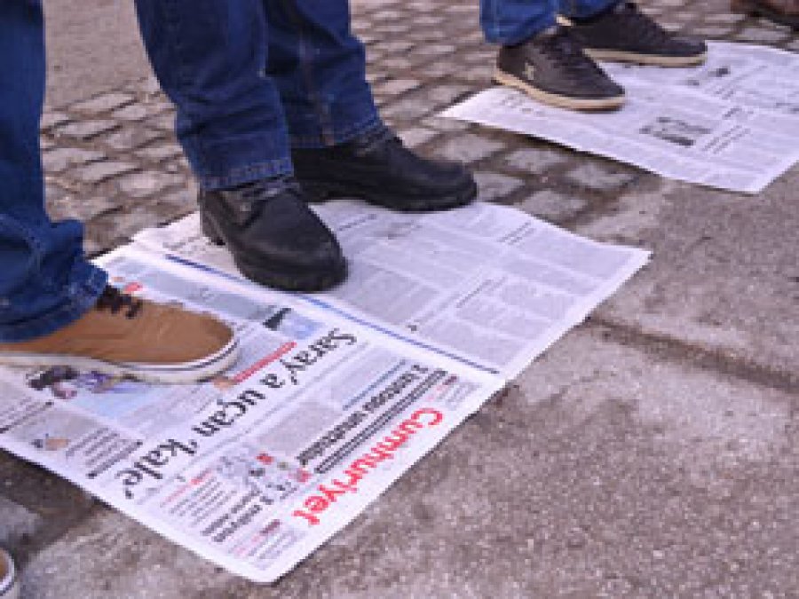 Cumhuriyet gazetesine protesto