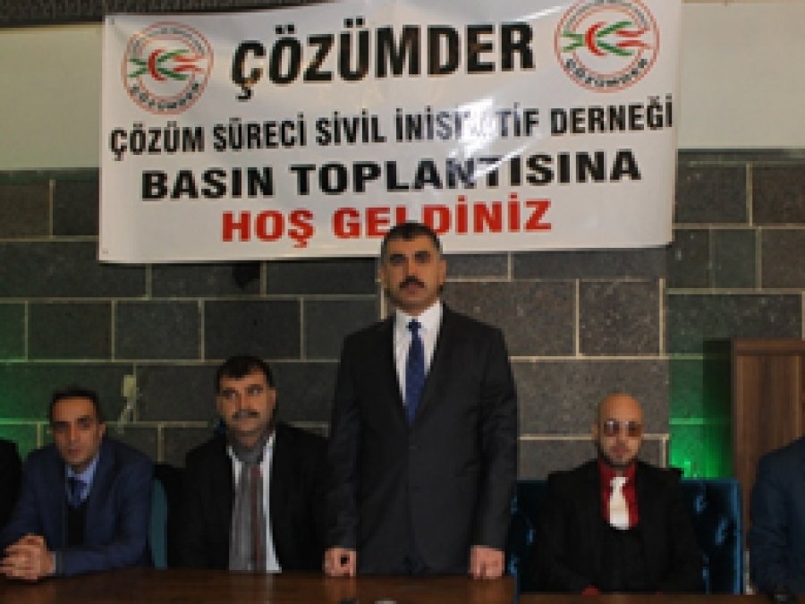 Çözümün sadece 2 parti ile yürümesi zordur