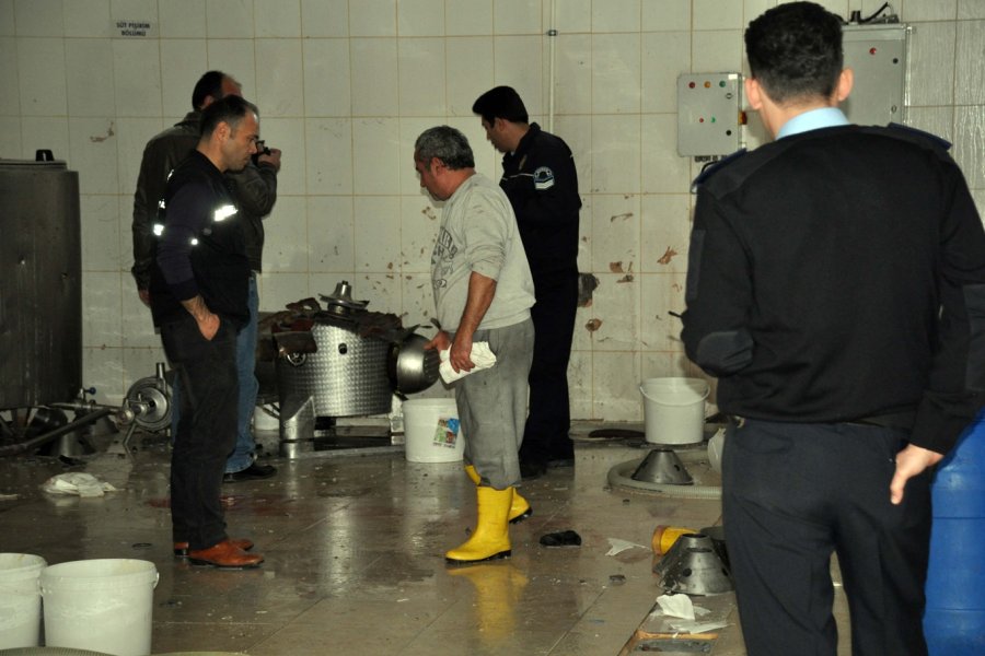 Mersin'de süt kazanı patladı