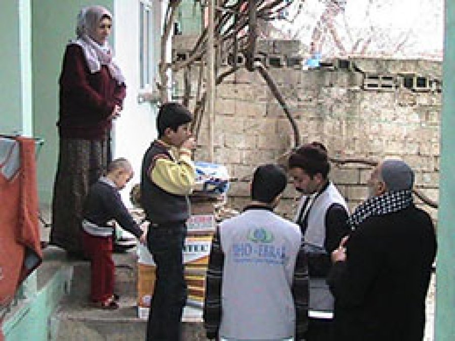 IHO EBRAR’dan Suriyeli ailelere yardım