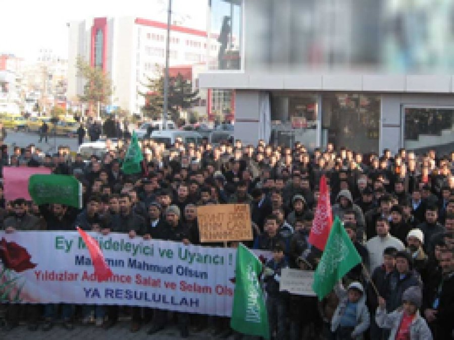 Erciş’te Charlie Hebdo telin edildi