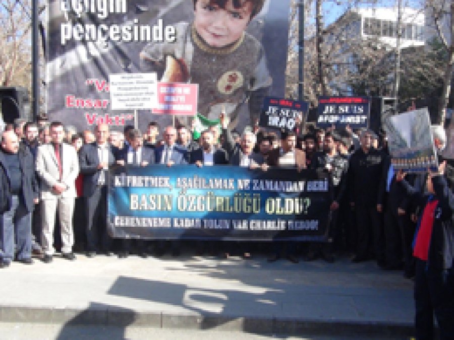 Adıyamanlılar peygambere hakareti lanetledi