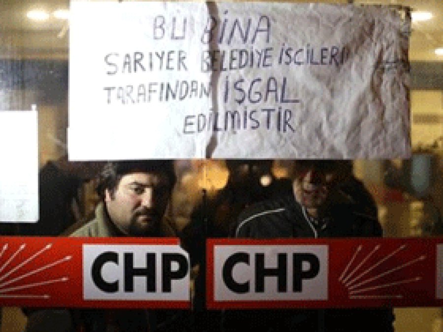 İşçiler CHP İstanbul İl Binasını İşgal Etti