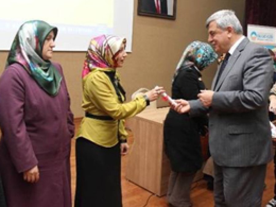 Anneler sertifika aldı