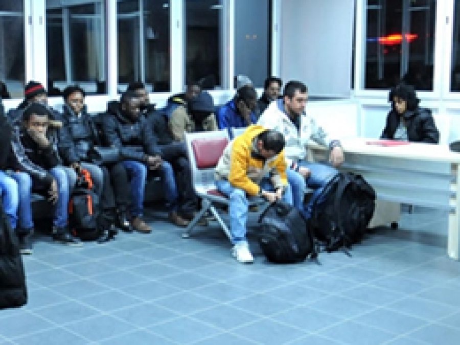 Avrupa'ya gitmek isteyen 52 kişi yakalandı