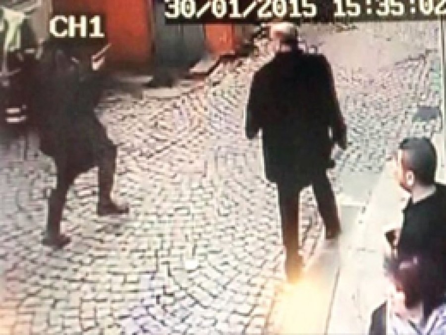 Antika silahla taradı taksiyle kaçtı
