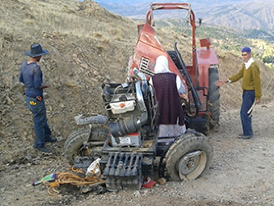 Bingöl'de traktör kazası: 1 ölü, 1 yaralı