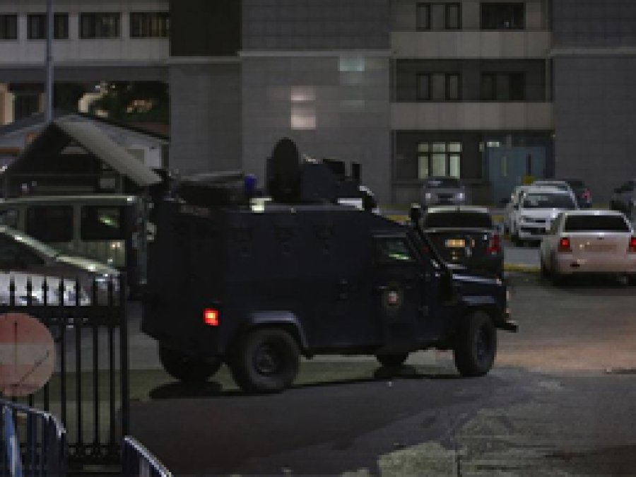 Emniyet önünde keşif yapan bir kişi yakalandı