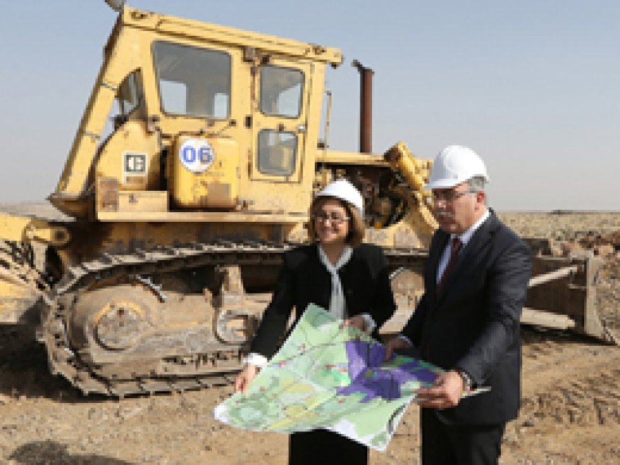 TOKİ Başkanı Gaziantep'te inşaatı inceledi