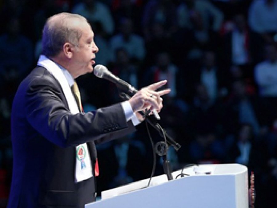 Erdoğan'dan Peygambere hakaret afişlerine tepki