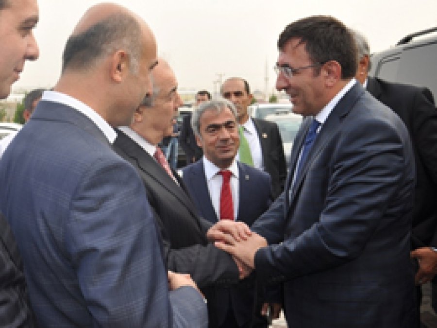 Cevdet Yılmaz: Olaylar yatırımı engelliyor