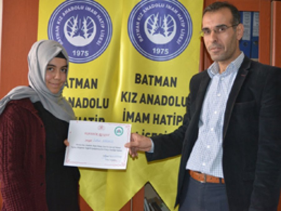 İHL'li kız başörtüsüyle başarılara imza attı
