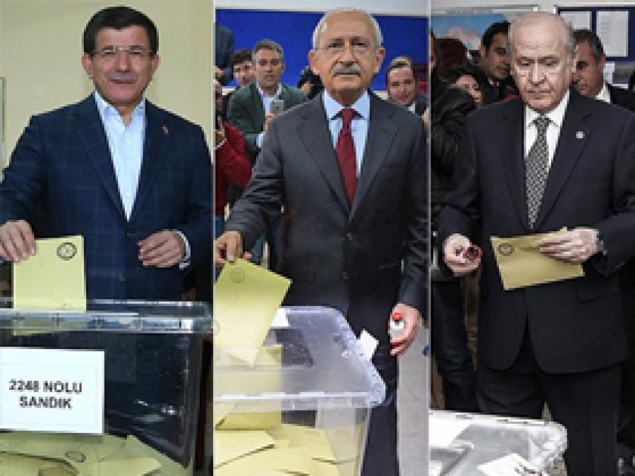 Liderler oylarını kullandı