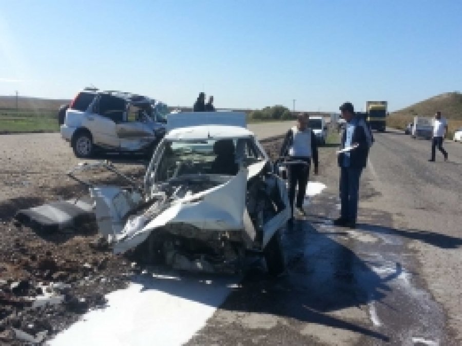 Diyarbakır'da trafik kazası: 2 ölü 7 yaralı