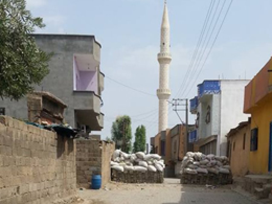 Silopi'de camiler ve okullar kullanılamıyor