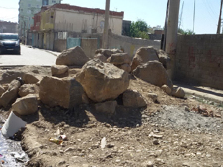 Cizre'de yeni barikatlar oluşturuluyor