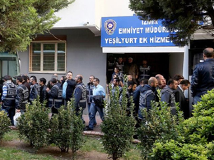 İzmir'de 36 FETÖ zanlısı adliyede