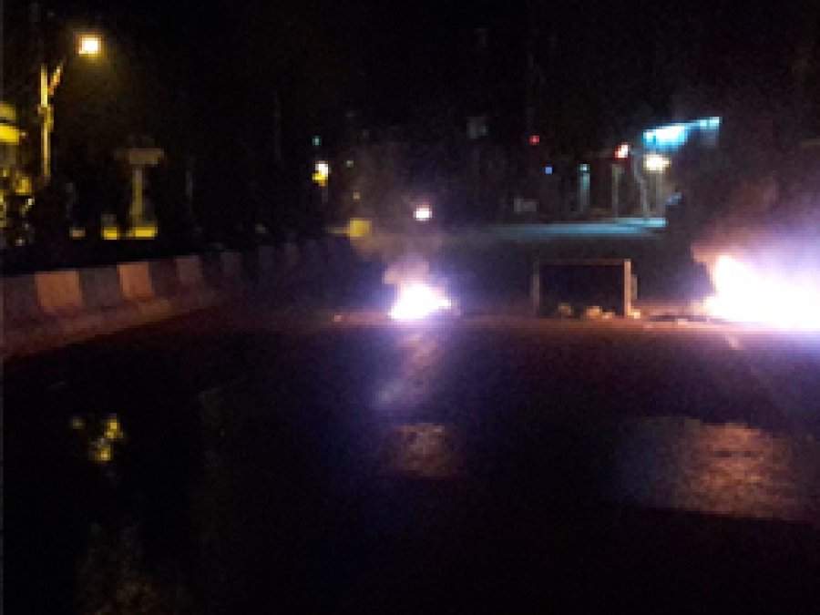 PKK'liler Cizre'de 60 kişiyi rehin aldı