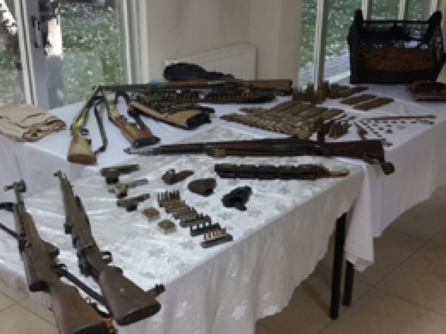 Tatvan'da baskınlarında mühimmat yakalandı