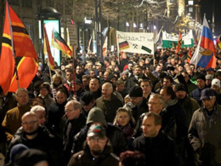 PEGIDA Yahudi soykırımı yıl dönümünde gösteri yaptı
