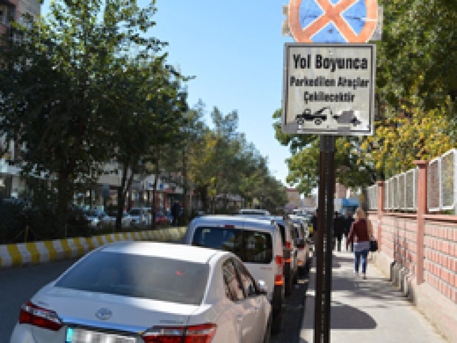 Uyarı levhalarına uyan yok