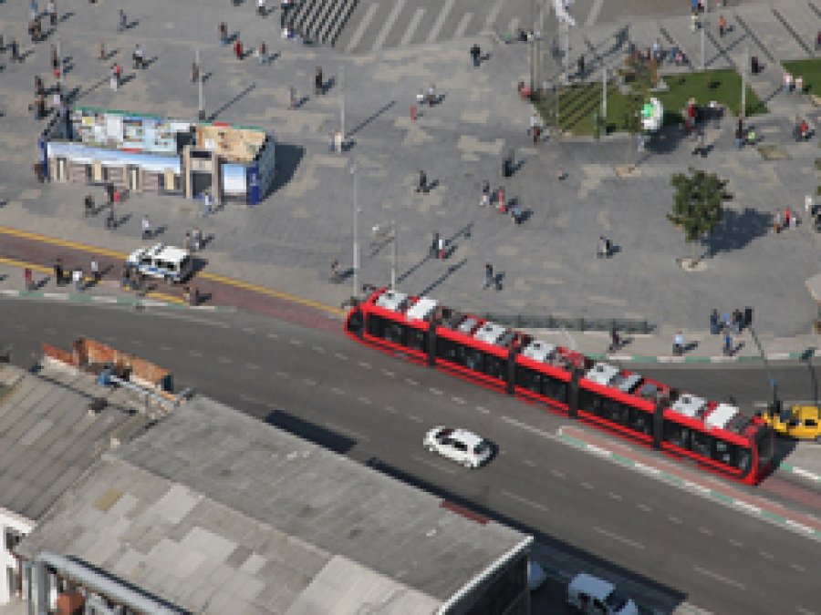 Tramvay hattına park edenlere hapis cezası