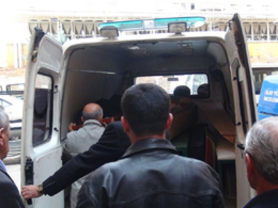Beton dökerken yüksek gerilim hattına kapıldı