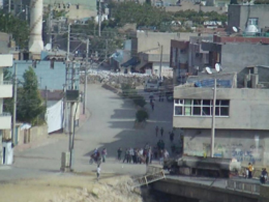 PKK Caminin girişine bomba yerleştirdi