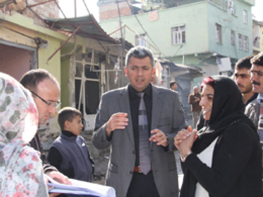 Silvan Kaymakamı mağdur esnafı ziyaret etti