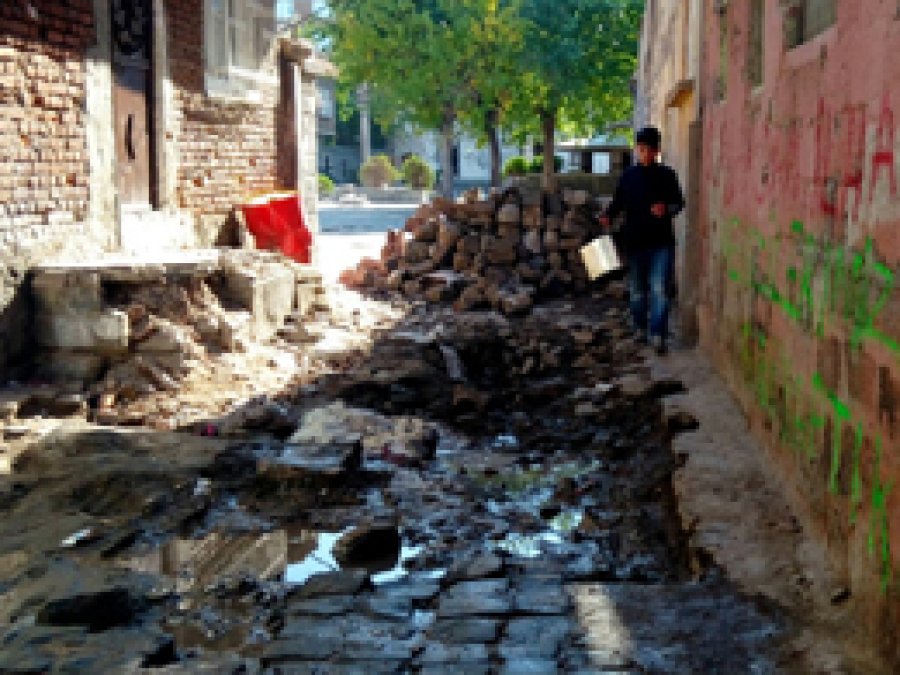 Sur halkı hendekler ve barikatlar arasına sıkıştı