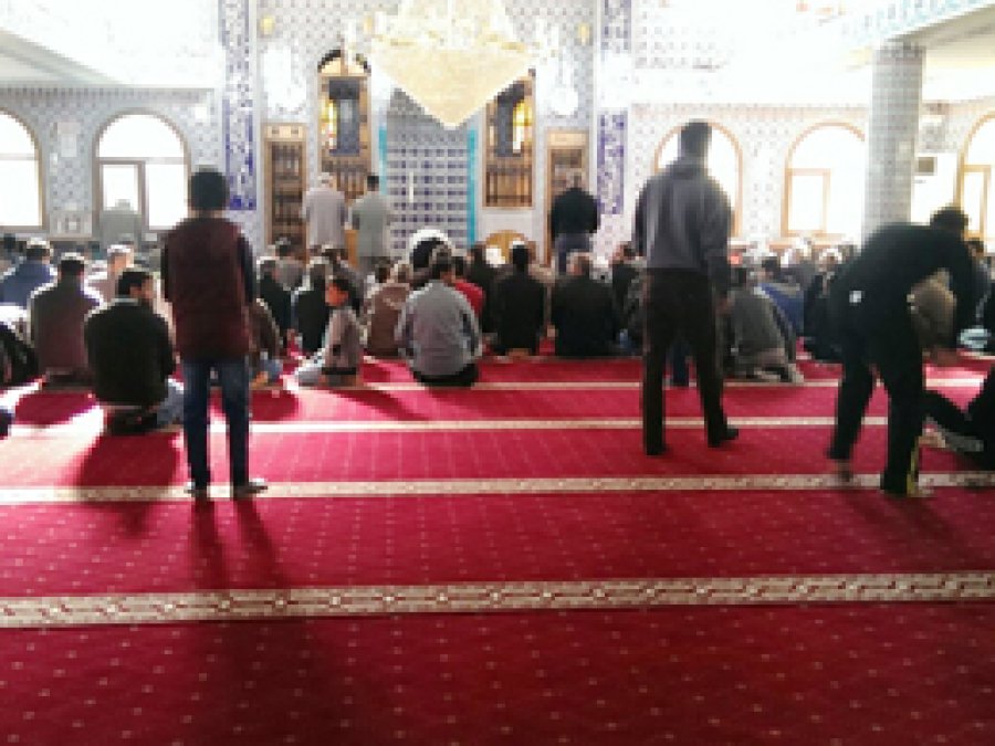 Yasağın 7'inci gününde Cuma namazı kılındı 