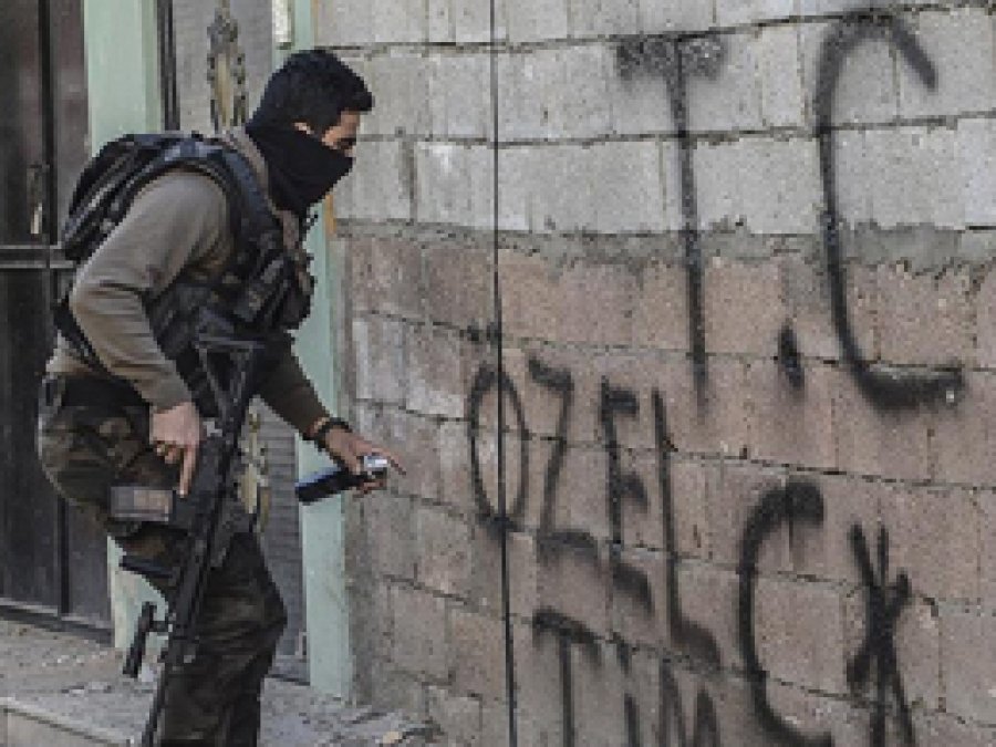 Irkçı polislere Emniyetten uyarı