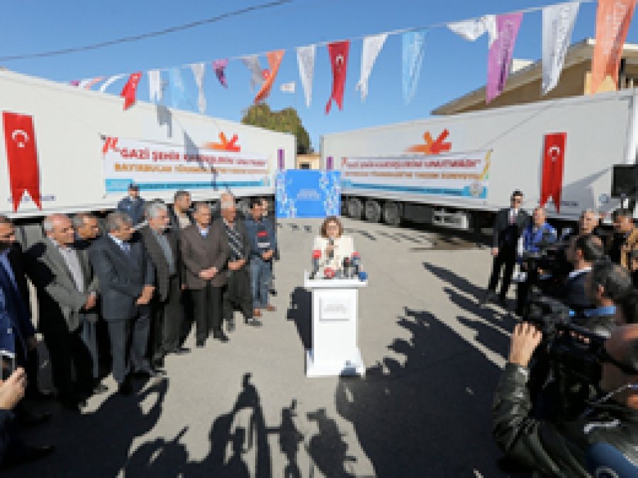 Antep'ten Bayırbucak'a 14 TIR yardım