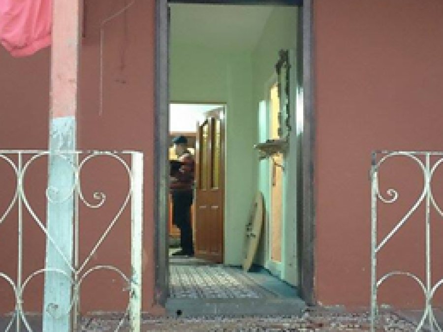 Hırsızlar yetimlerin malına göz dikti
