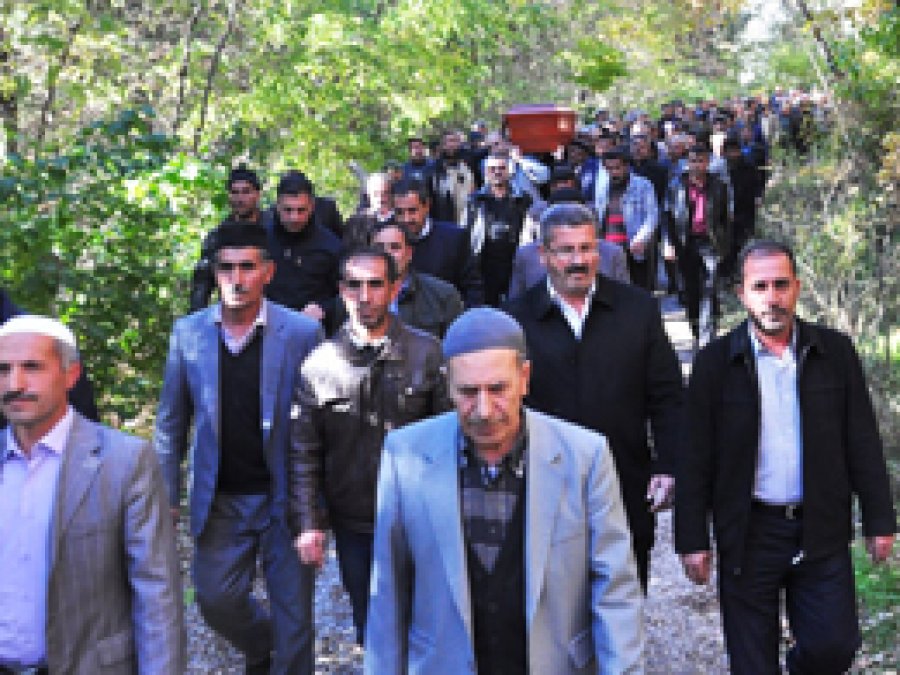 Kamran İnan köyünde defnedildi