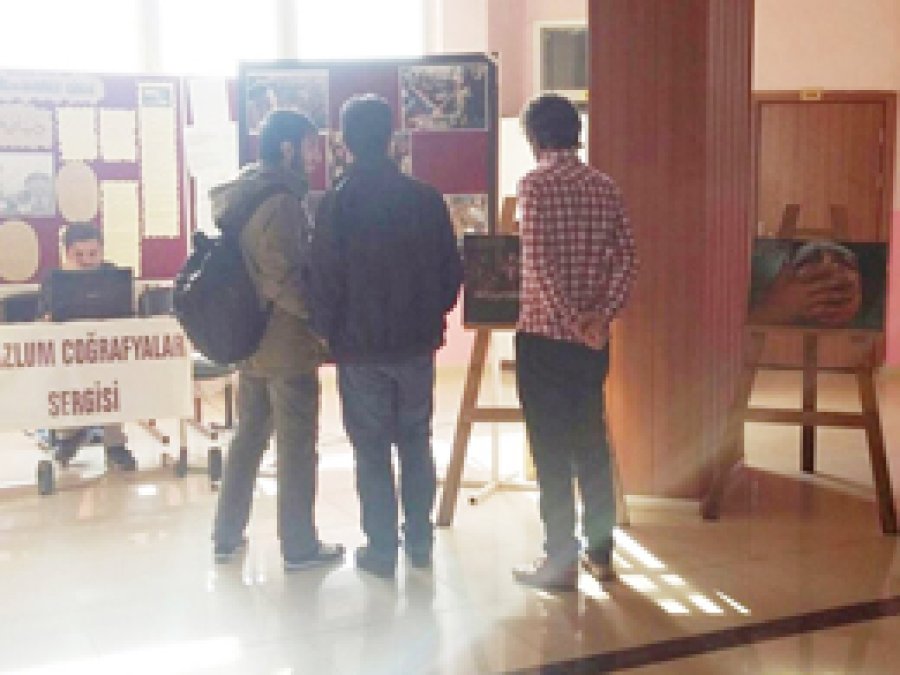 DÜ'de 'Mazlum Coğrafyalar' sergisi