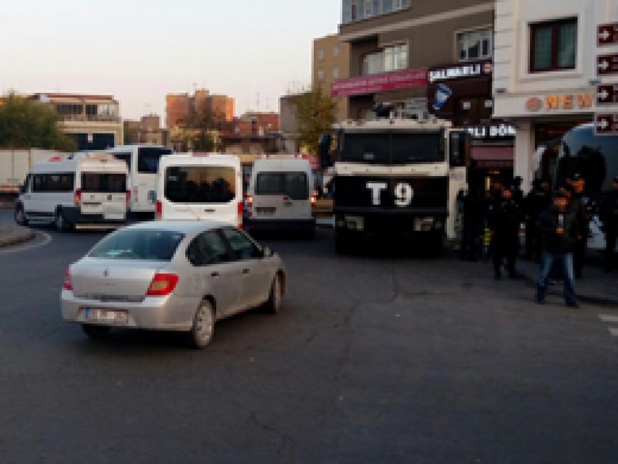 Diyarbakır'da zırhlı araca bombalı saldırı